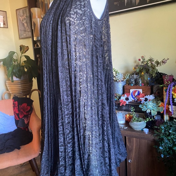 Vintage ladies black lace trapeze tent a line flowing mod gothic pleated dress - Picture 12 of 13